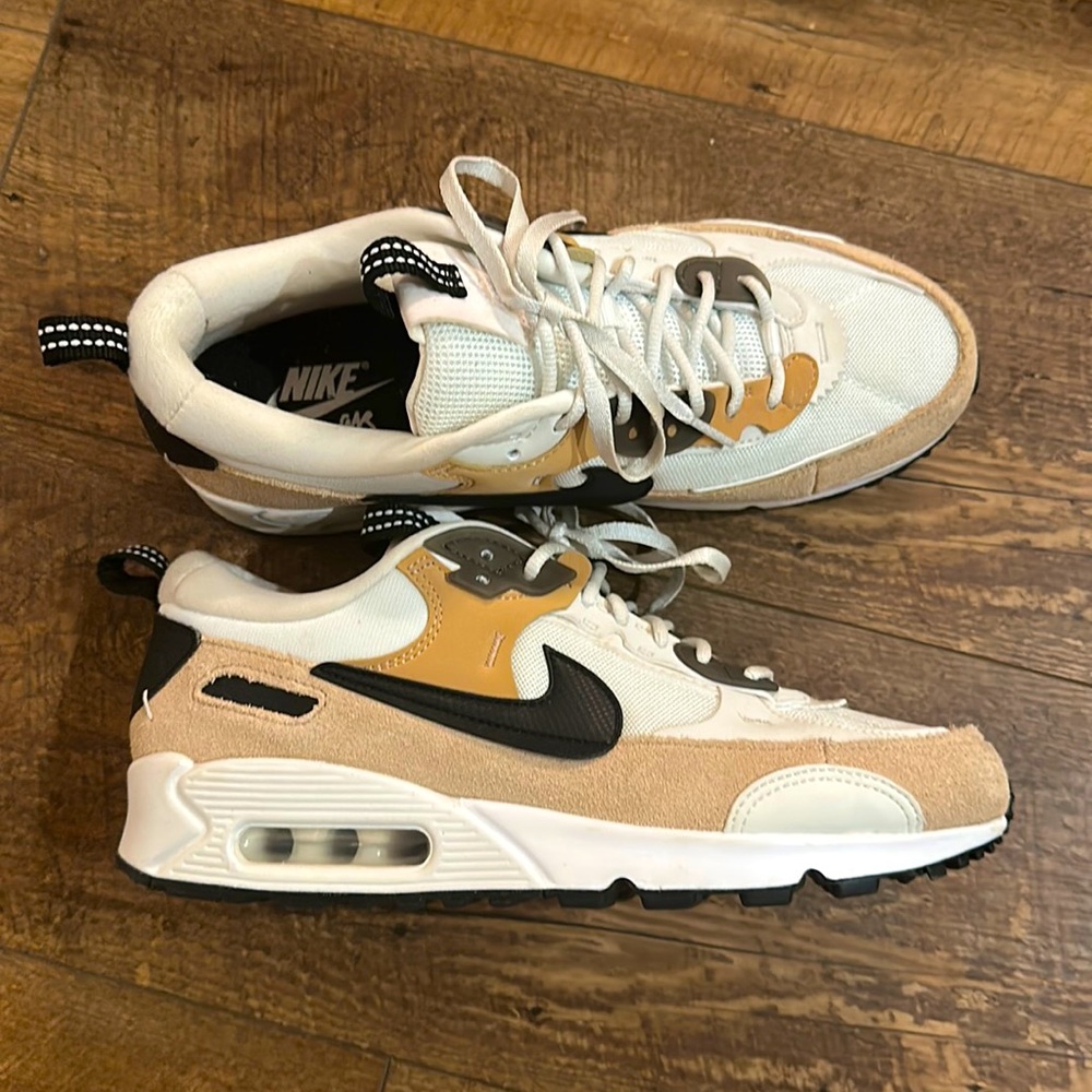 Nike Air Max 90 Futura women’s size 9